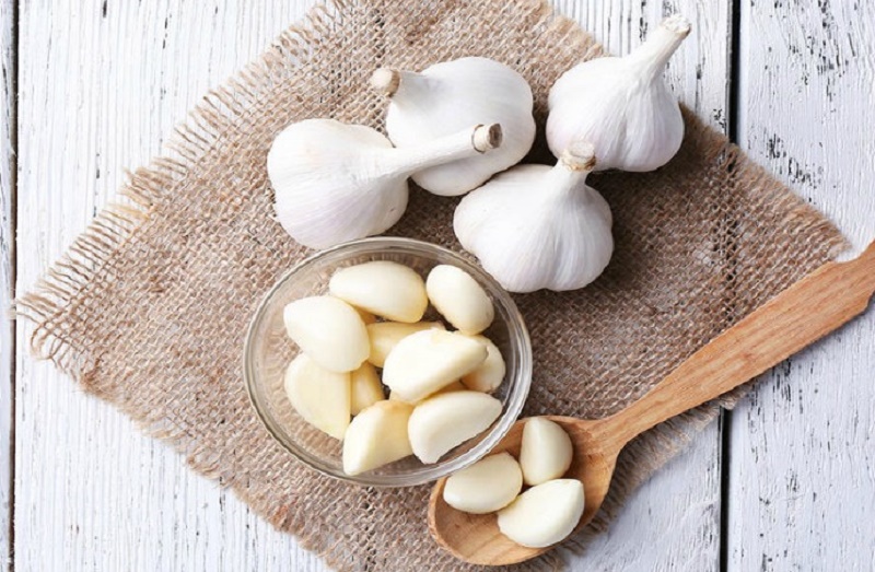 garlic for pimple treatment