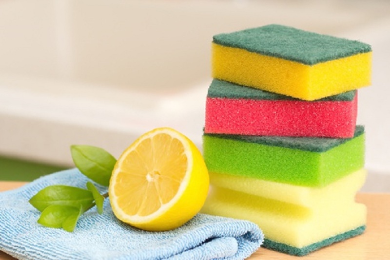 kitchen cleaning tricks with lemon jiuce