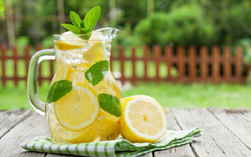 benefits of water and lemon