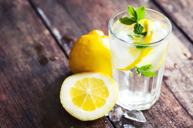 benefits of water and lemon