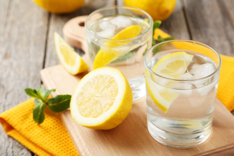 benefits of water and lemon