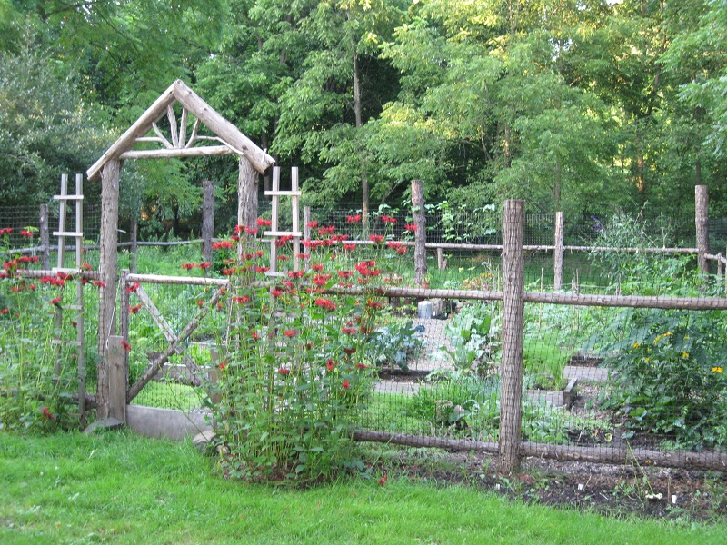 Fences for gardens: Useful tips before buying