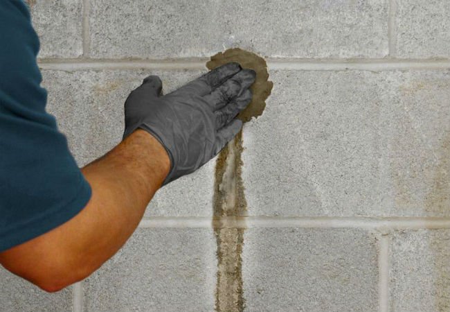 how to stop water leakage from wall