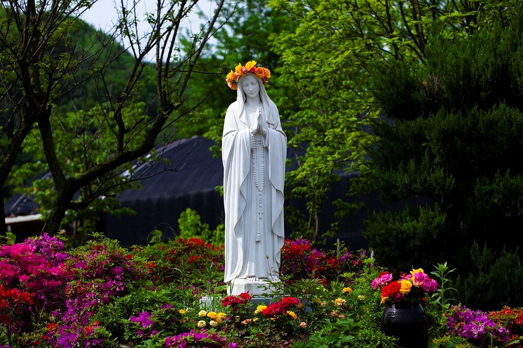 Landscaping: Catholic Statue for Your Garden