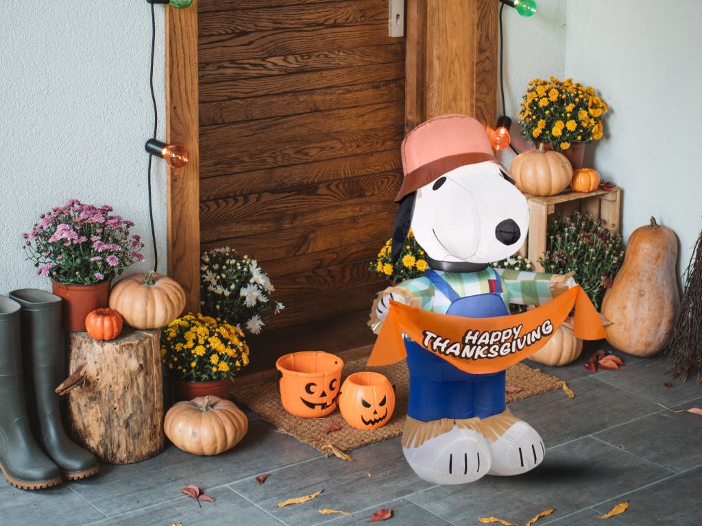 DIY Snoopy Thanksgiving Decorations