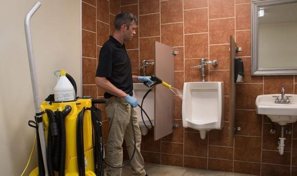 Extra Restroom and Bathhouse Cleaning Tips